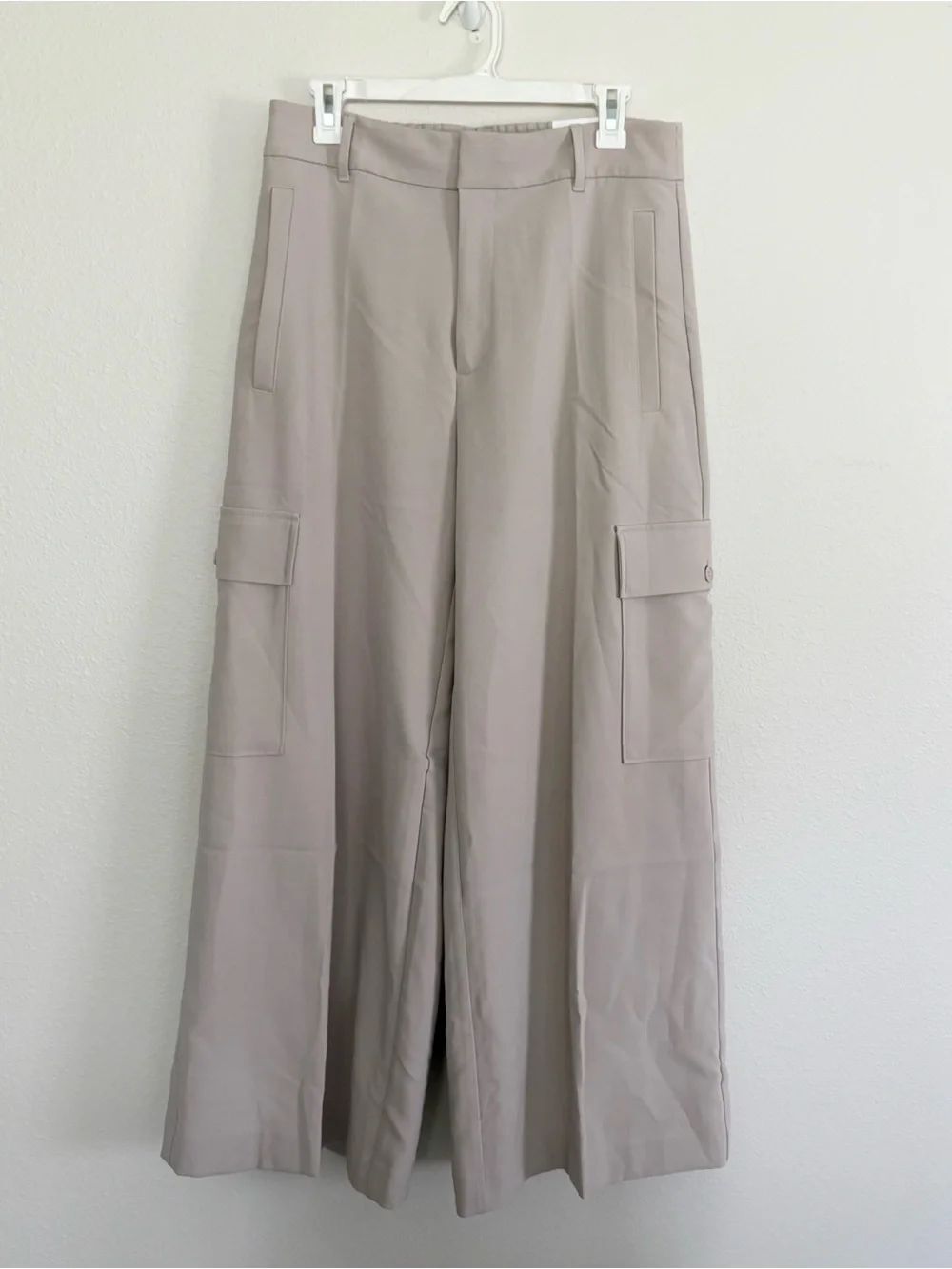 NWT Chico's Smokey Taupe Polished Wide Leg Cargo Pants Size 1R